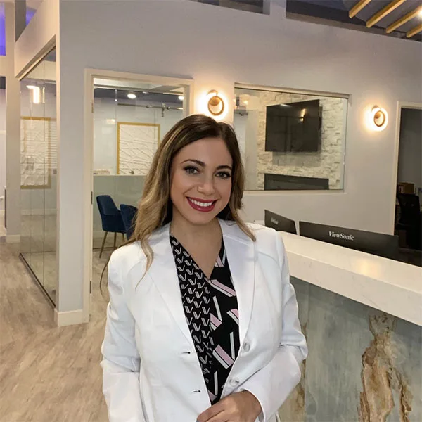 Dr. Alena Bukhar
