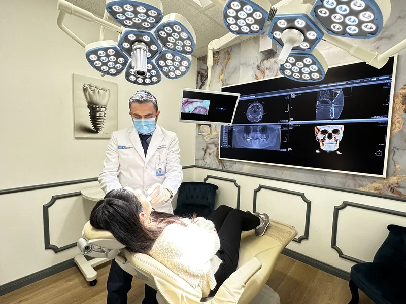 Photo of Dr. David Farivar, DMD