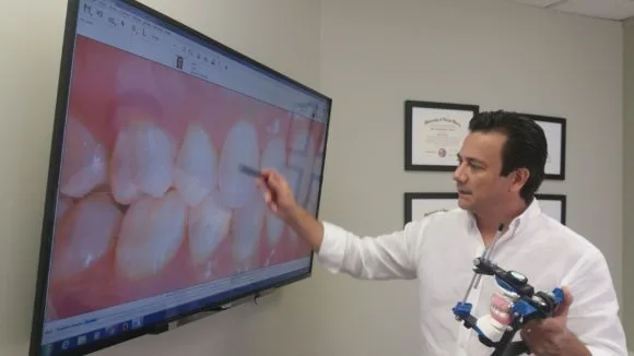 Photo of Dr. Marco Navarro