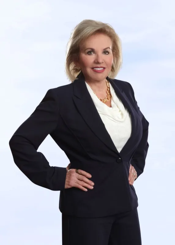 Photo of Dr. Roxanne G Robertson, DDS MS