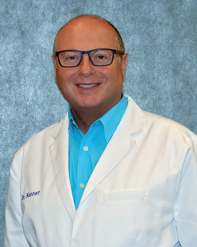 Photo of Dr. Zvi Kennet, DMD, MSC
